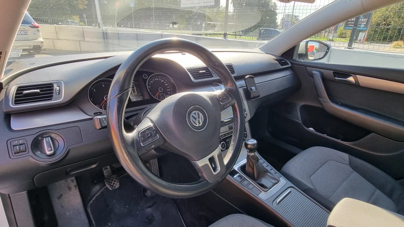 VW Passat, снимка 4 - Автомобили и джипове - 47568739