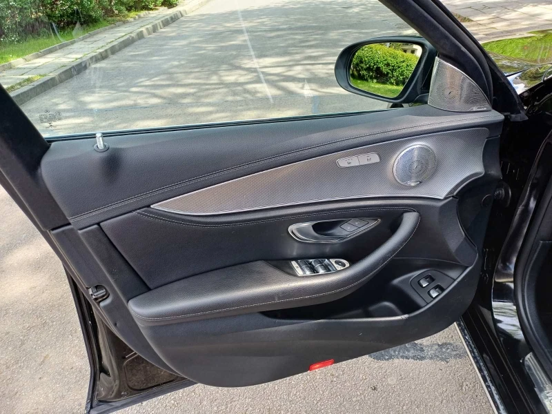 Mercedes-Benz E 200 AMG-Line, снимка 11 - Автомобили и джипове - 51914449