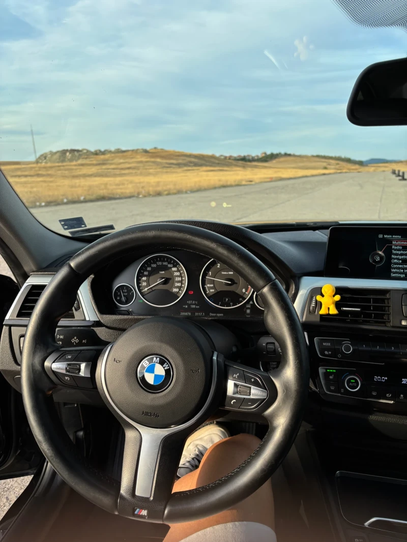 BMW 330 Facelift, снимка 8 - Автомобили и джипове - 51628794