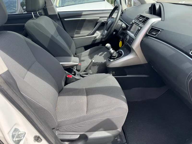 Toyota Corolla verso LED* ПАНОРАМА* КАМЕРА* 6+ 1* NAVI* 2.0D4d 124kc* , снимка 13 - Автомобили и джипове - 51667956