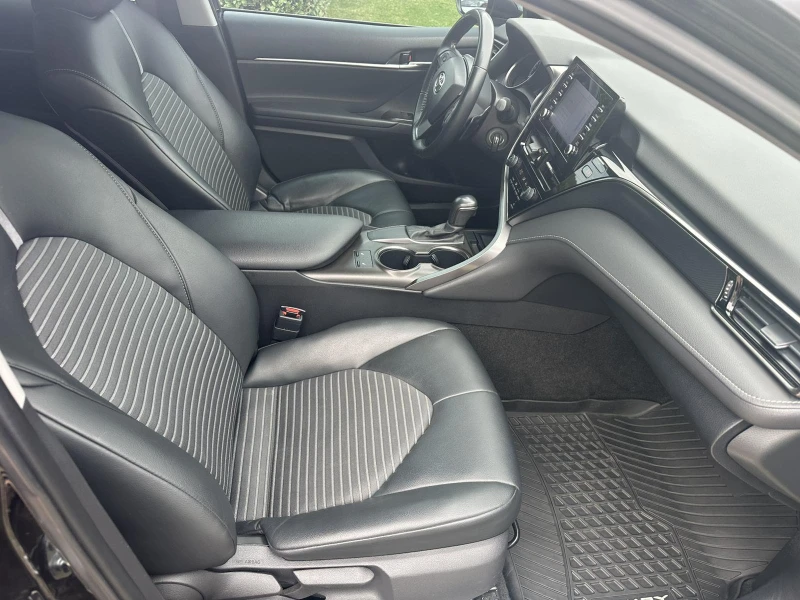 Toyota Camry SE, снимка 12 - Автомобили и джипове - 52060340