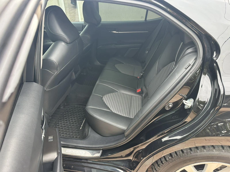 Toyota Camry SE, снимка 13 - Автомобили и джипове - 52060340