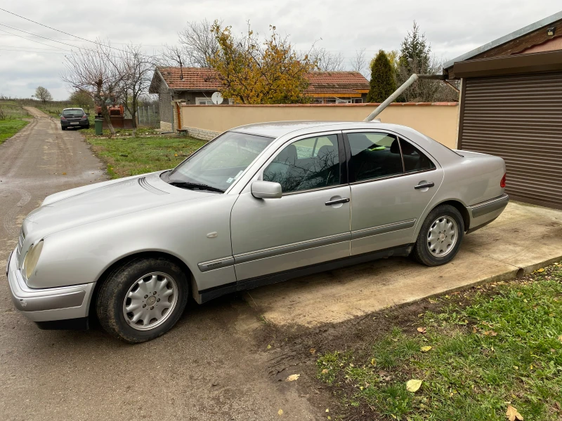 Mercedes-Benz E 250, снимка 2 - Автомобили и джипове - 52791332