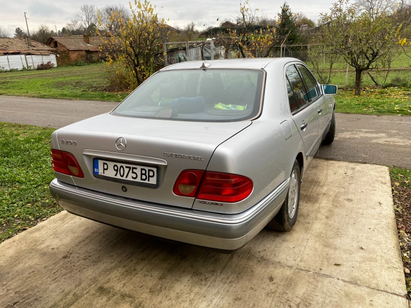 Mercedes-Benz E 250, снимка 4 - Автомобили и джипове - 52791332