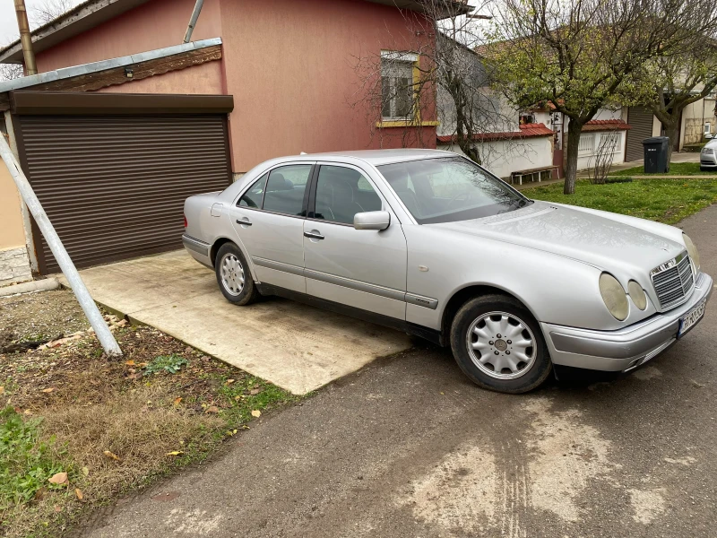 Mercedes-Benz E 250, снимка 3 - Автомобили и джипове - 52791332