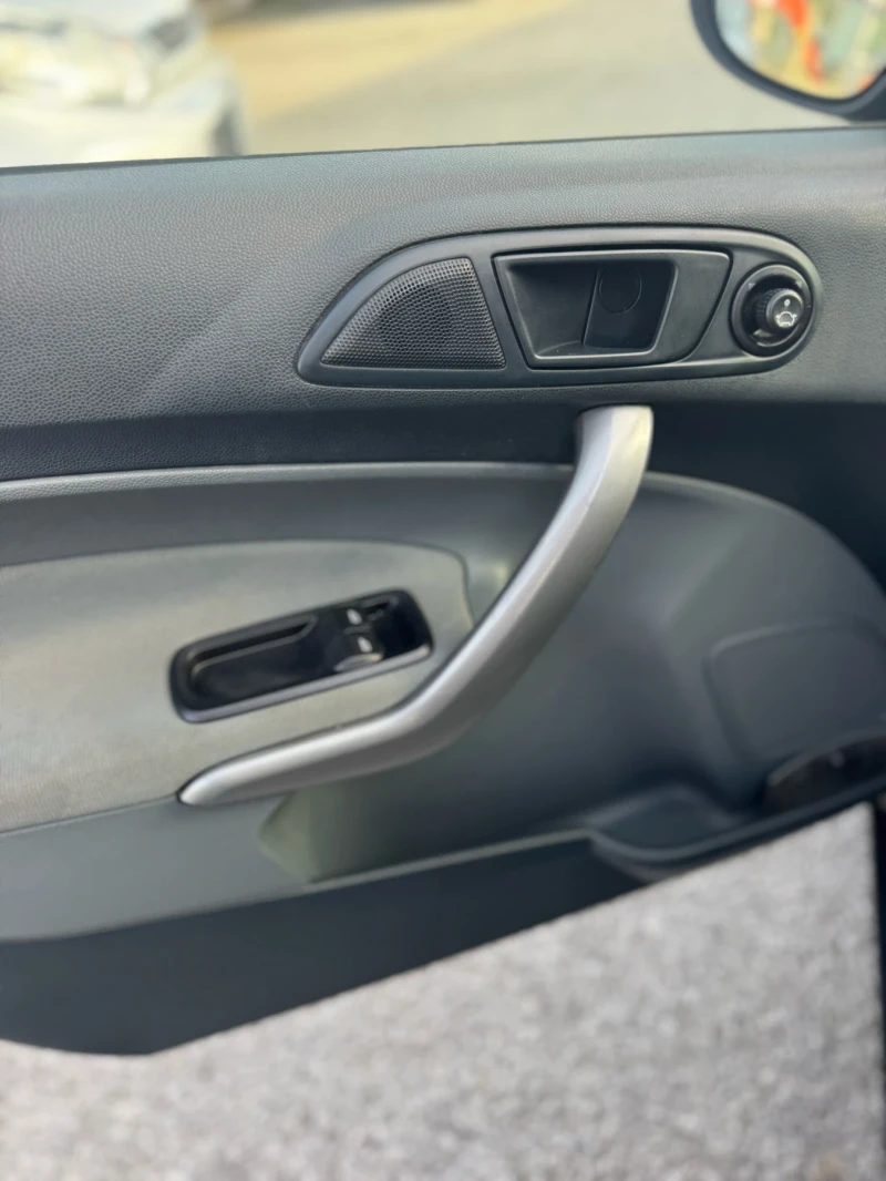 Ford Fiesta 1.4 LPG , снимка 7 - Автомобили и джипове - 52910754