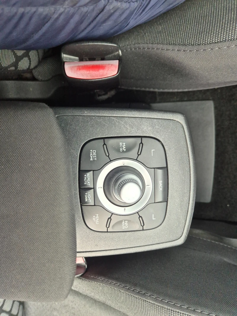 Renault Scenic 1.5DCI NAVI, 7mesta, снимка 17 - Автомобили и джипове - 53272419