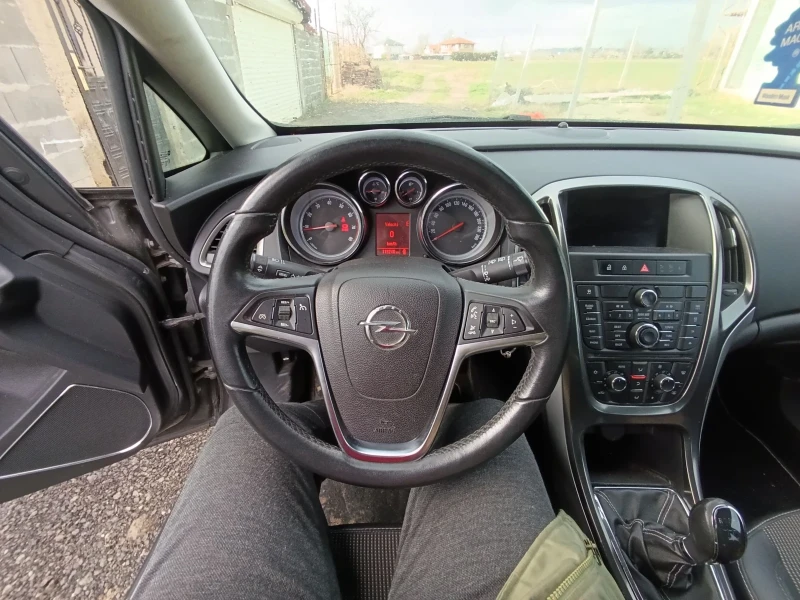 Opel Astra 1.4T Sport Tourer , снимка 8 - Автомобили и джипове - 53457306