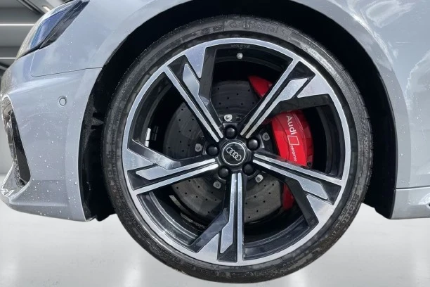 Audi Rs4 Avant Quattro = Black Optic Plus = Carbon Гаранция, снимка 5 - Автомобили и джипове - 54372345