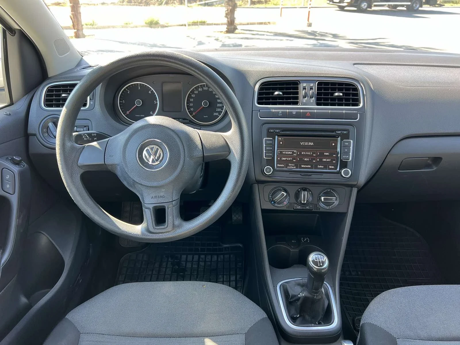 VW Polo 1.6TDI  - изображение 8