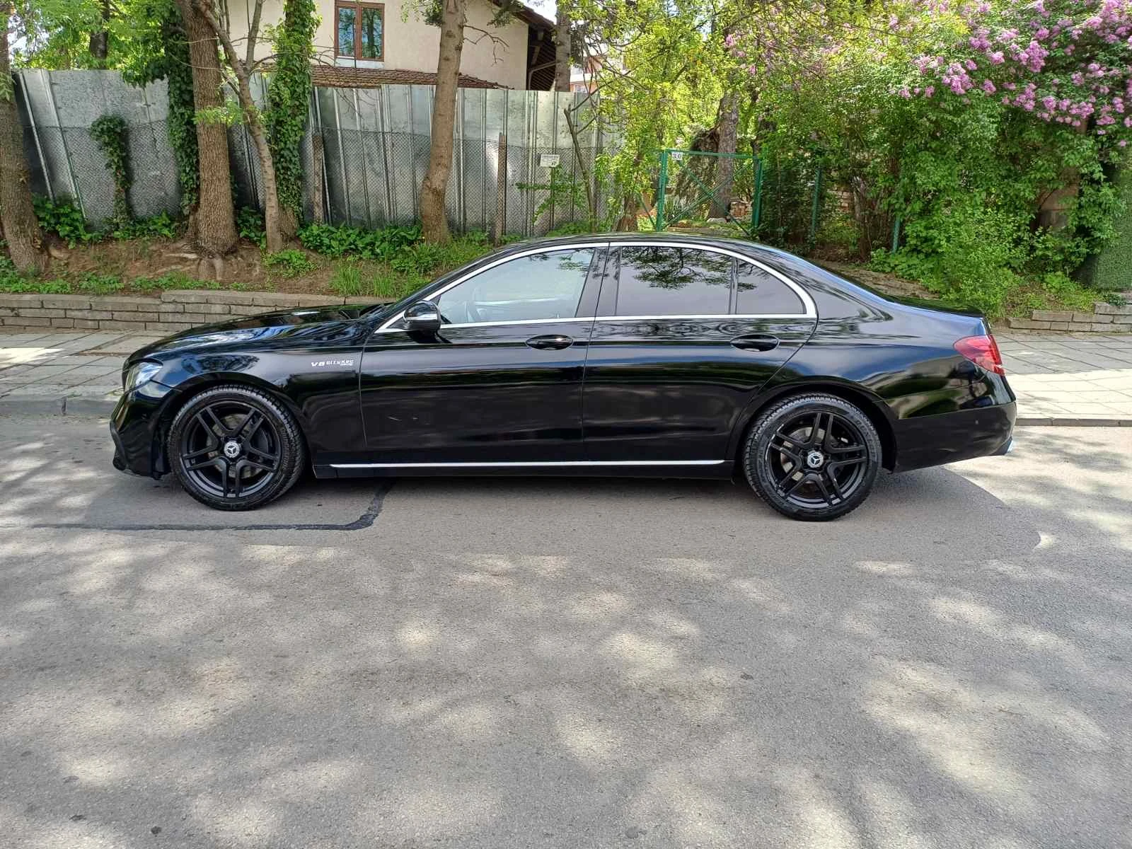 Mercedes-Benz E 200 AMG-Line - изображение 4