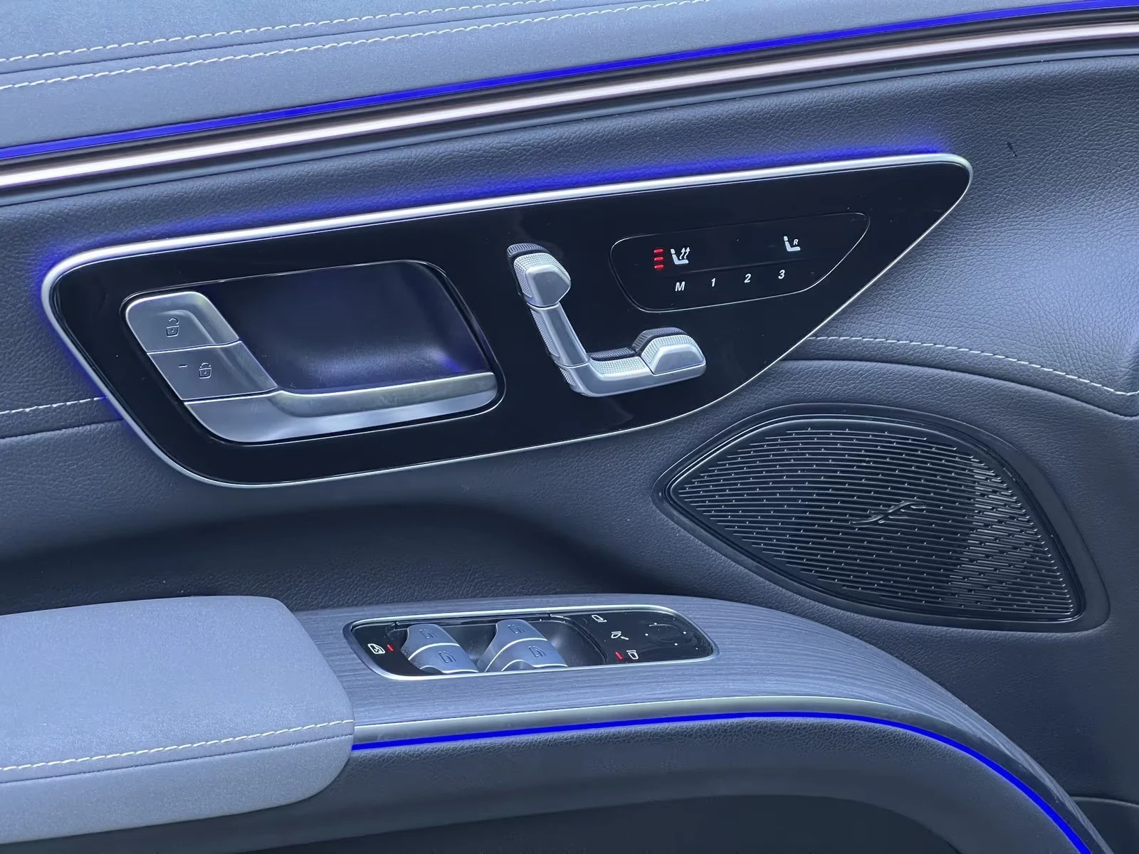 Mercedes-Benz EQS 500 SUV/AMG/449HP/ADV/4MATIC/CAM/CARPLAY/466fpr | Mobile.bg   12