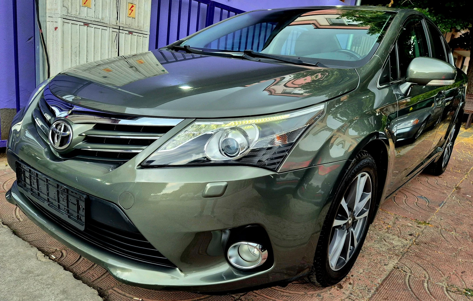 Toyota Avensis 2.0d4d-EXCLUSIVE-верига-нави-6скорости-japan - изображение 6
