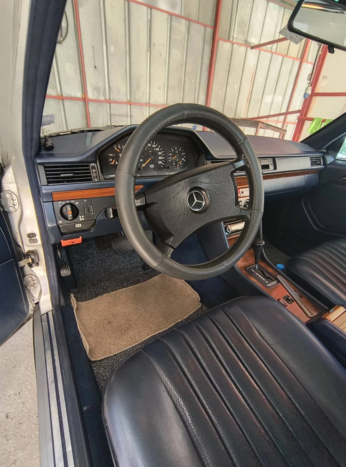 Mercedes-Benz 300  - изображение 4