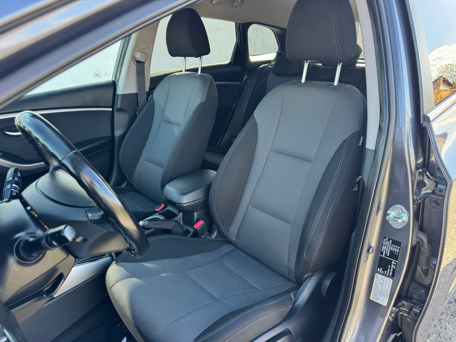 Hyundai I30 1.6 CRDI * BLACK LINE* NAVI* CAMERA* E6B*  | Mobile.bg — изображение 11