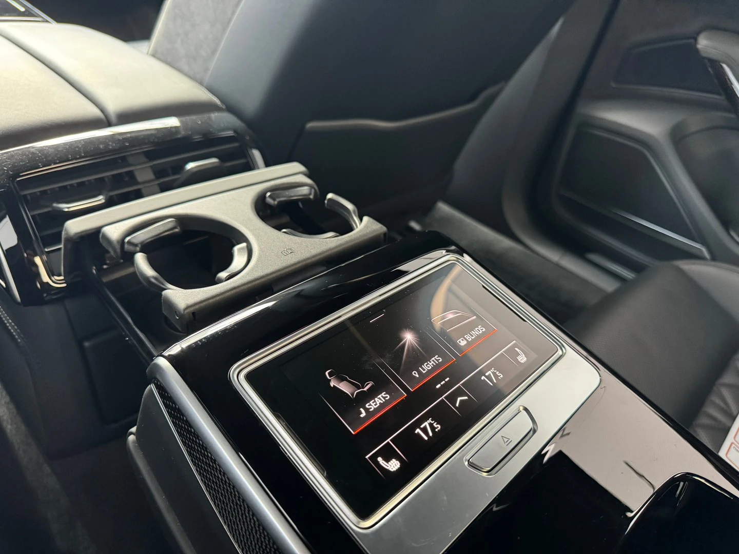 Audi S8 TFSI quattro - изображение 10