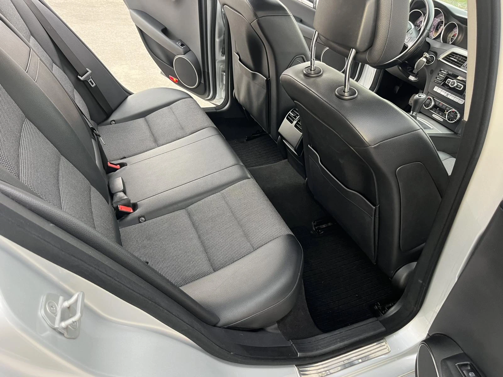 Mercedes-Benz C 200 2.2CDI 136кс 6 СКОРОСТИ EURO 5A NAVI AVANTGARDE, снимка 10 - Автомобили и джипове - 53990588