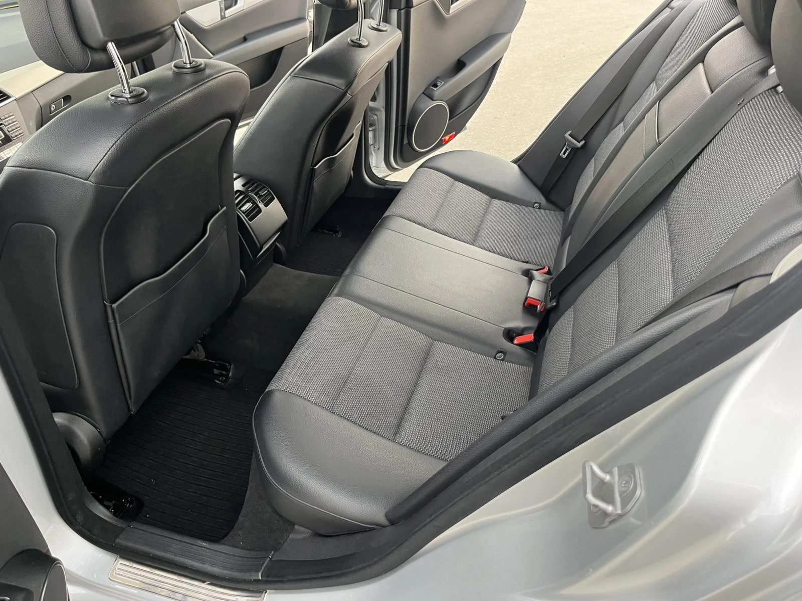 Mercedes-Benz C 200 2.2CDI 136кс 6 СКОРОСТИ EURO 5A NAVI AVANTGARDE, снимка 9 - Автомобили и джипове - 53990588