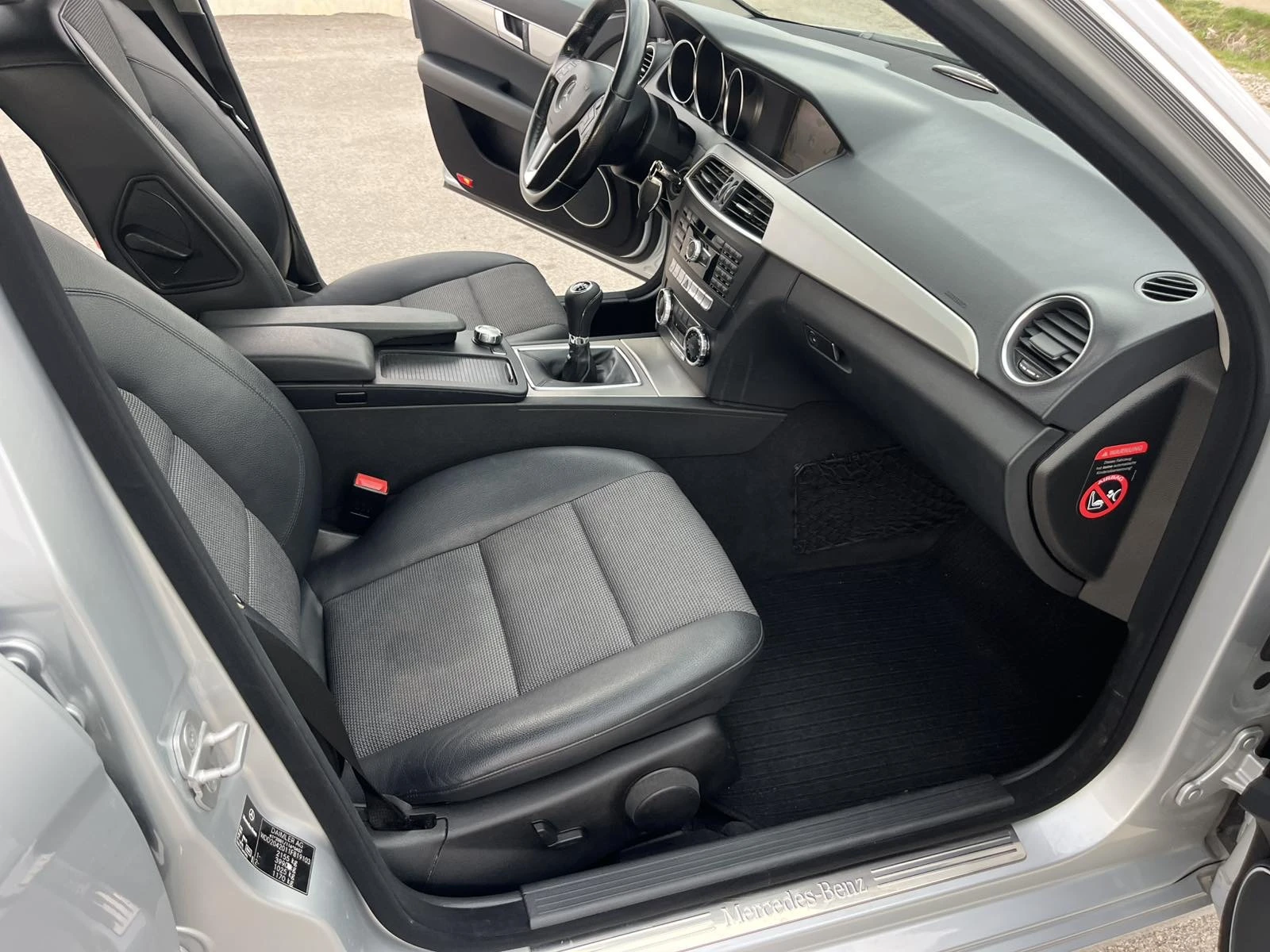 Mercedes-Benz C 200 2.2CDI 136кс 6 СКОРОСТИ EURO 5A NAVI AVANTGARDE, снимка 11 - Автомобили и джипове - 53990588