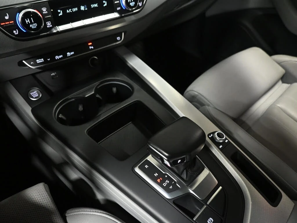 Audi A4 * S-Line* * HeadUp* AвтоКредит* (ЦЕНА ДО БГ), снимка 14 - Автомобили и джипове - 54040878