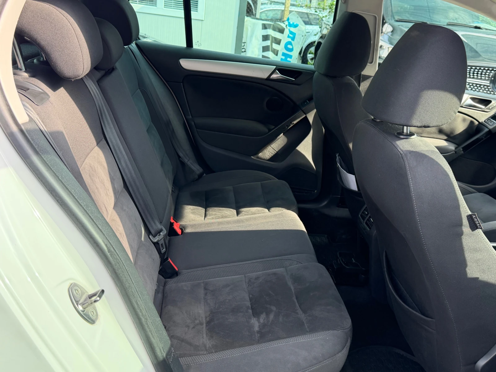 VW Golf 1.6ТDİ 105kc, снимка 12 - Автомобили и джипове - 54700337