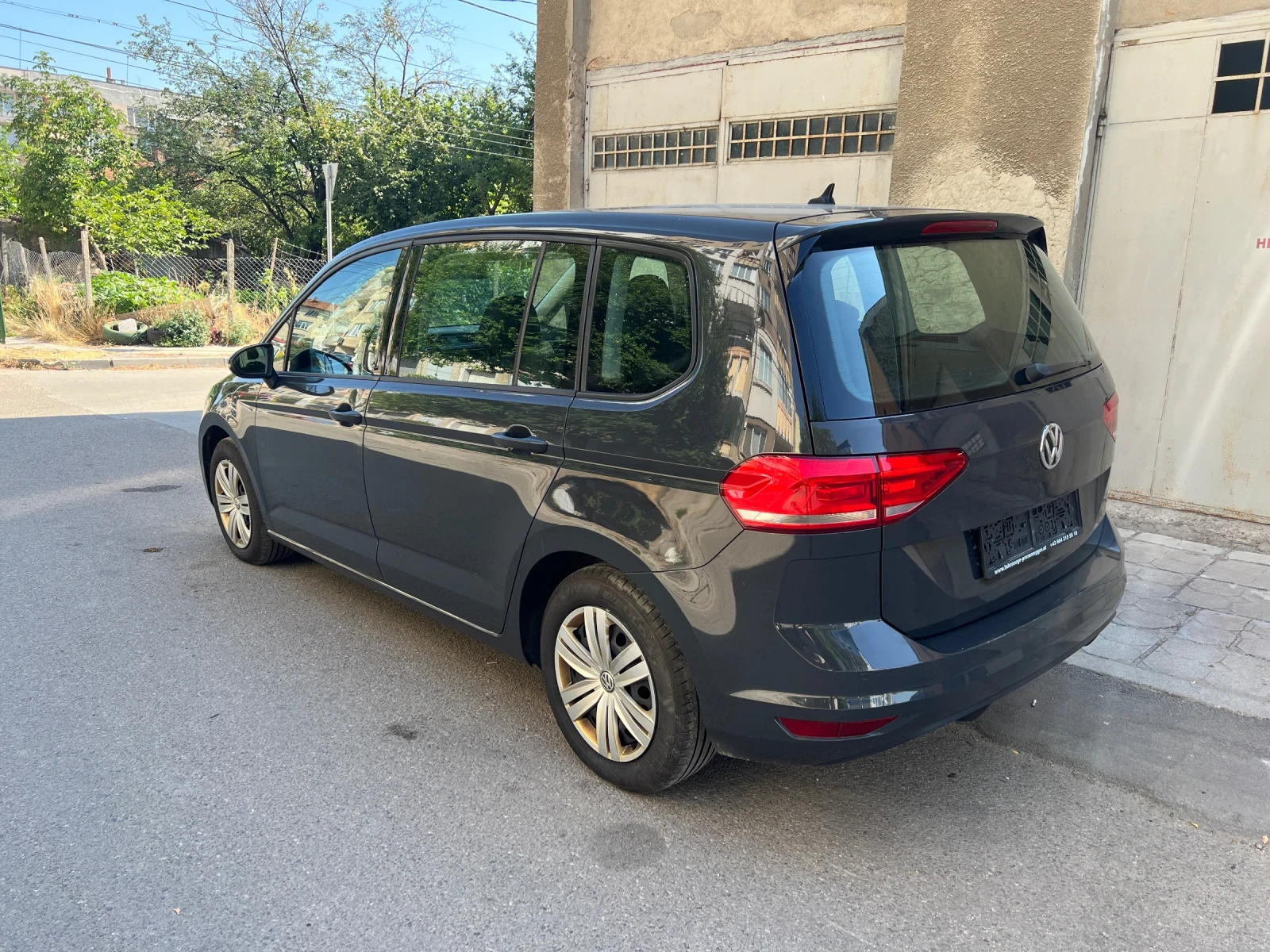 VW Touran 1.6 TDI, снимка 6 - Автомобили и джипове - 55499553