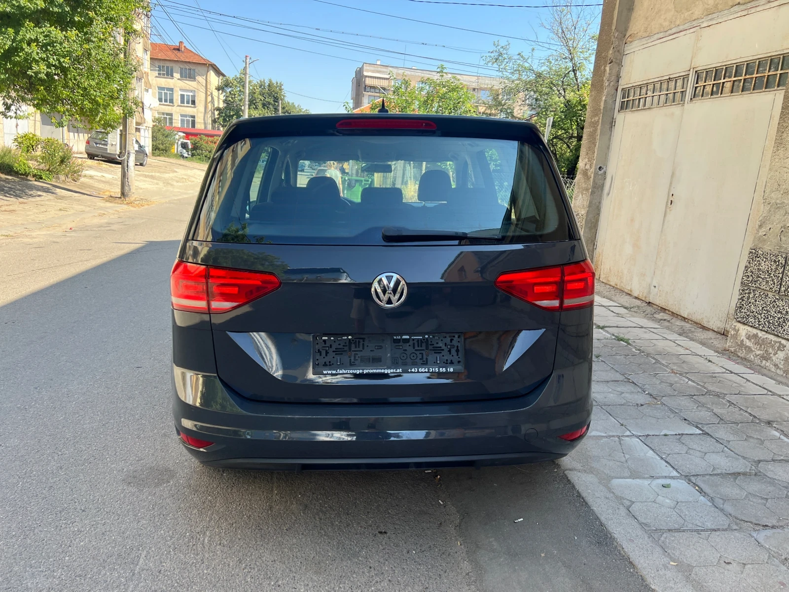 VW Touran 1.6 TDI, снимка 5 - Автомобили и джипове - 55499553