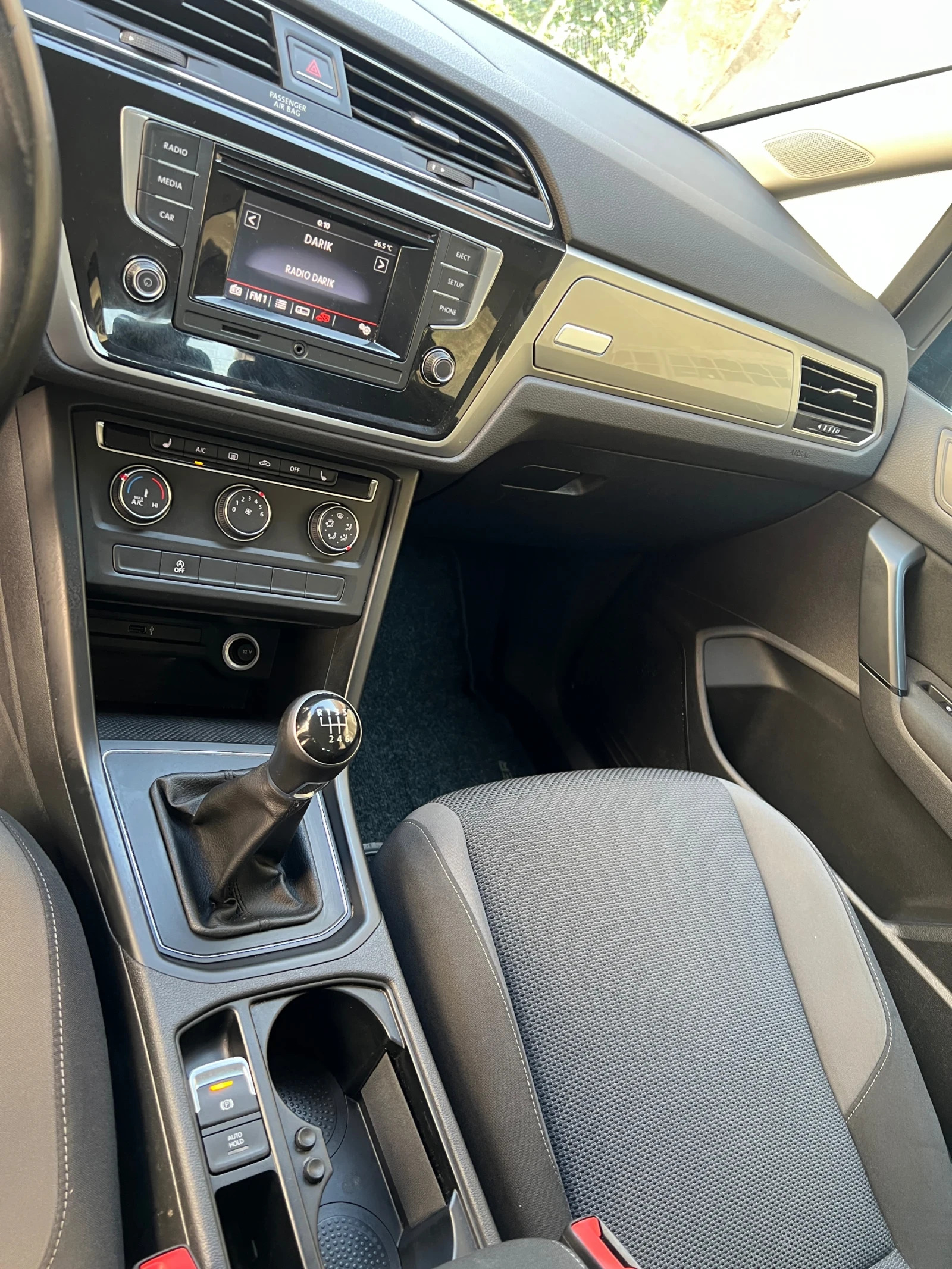 VW Touran 1.6 TDI, снимка 10 - Автомобили и джипове - 55499553