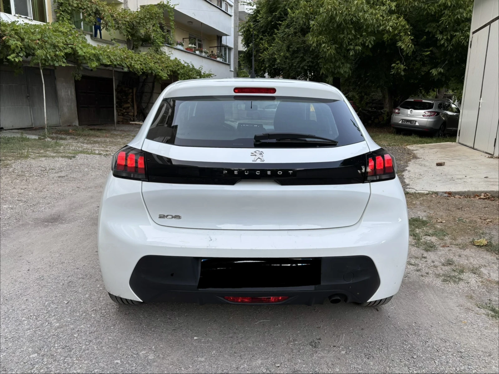 Peugeot 208 1.2i Euro 6, снимка 6 - Автомобили и джипове - 55565829