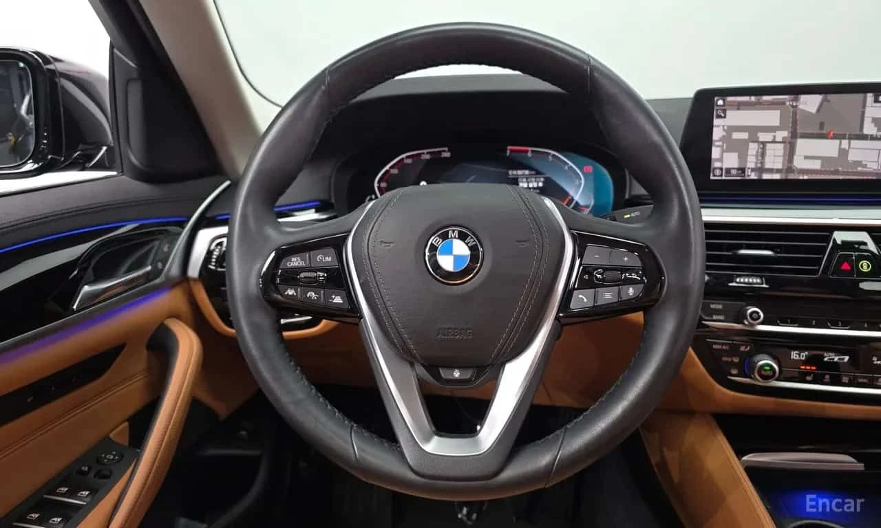 BMW 520 * 520i Luxury * DIGITAL * HEAD UP * DISTRONIC * , снимка 13 - Автомобили и джипове - 55570132