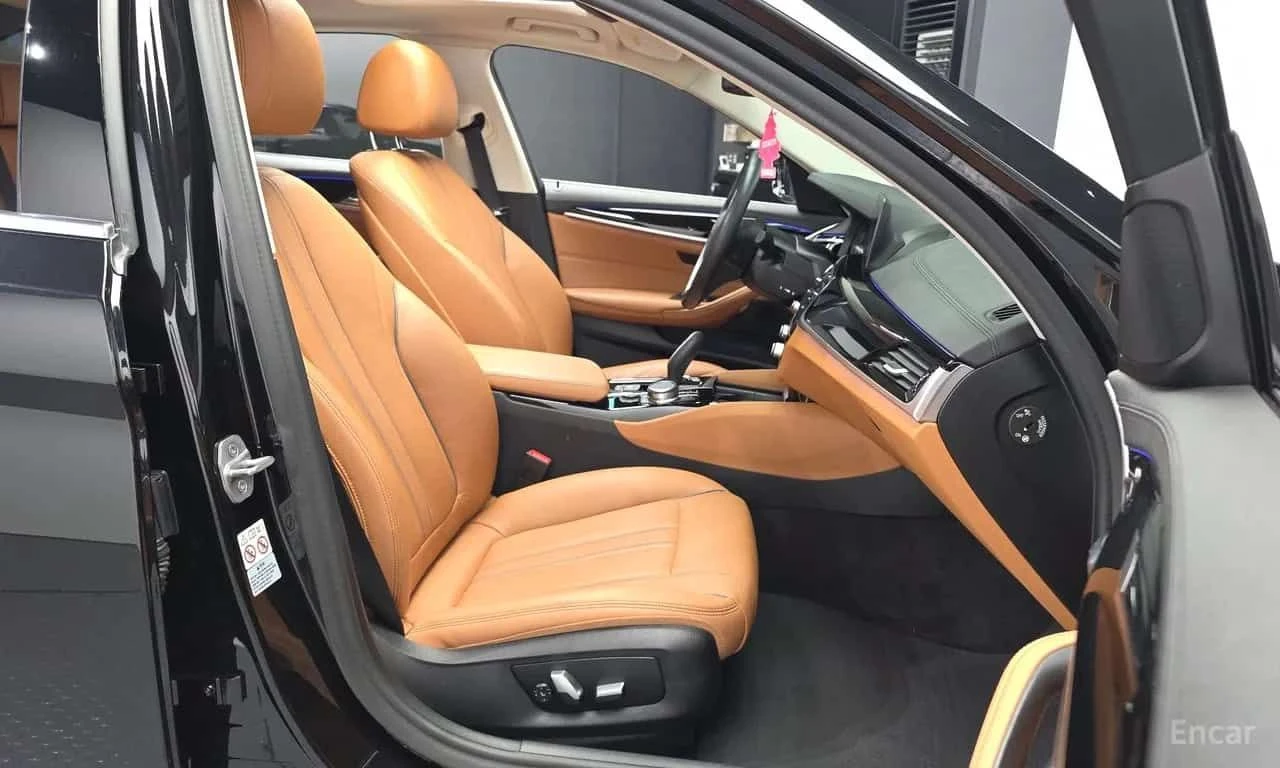 BMW 520 * 520i Luxury * DIGITAL * HEAD UP * DISTRONIC * , снимка 11 - Автомобили и джипове - 55570132