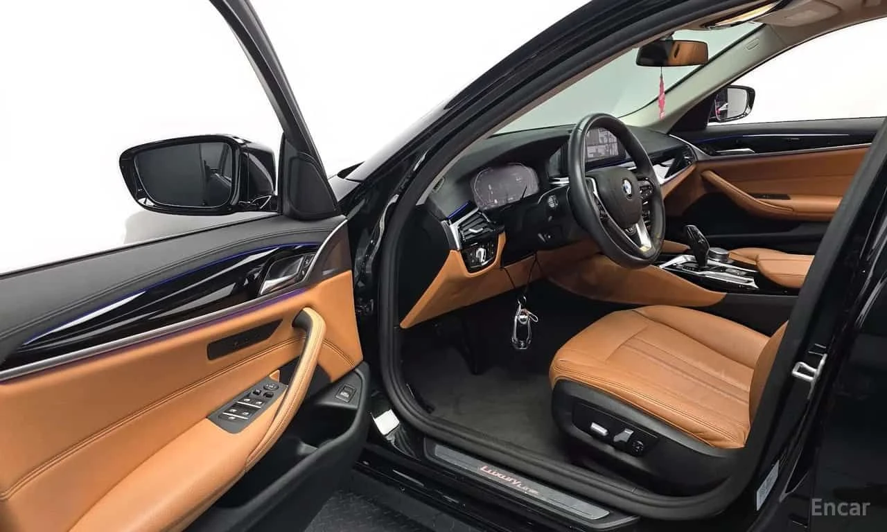 BMW 520 * 520i Luxury * DIGITAL * HEAD UP * DISTRONIC * , снимка 10 - Автомобили и джипове - 55570132
