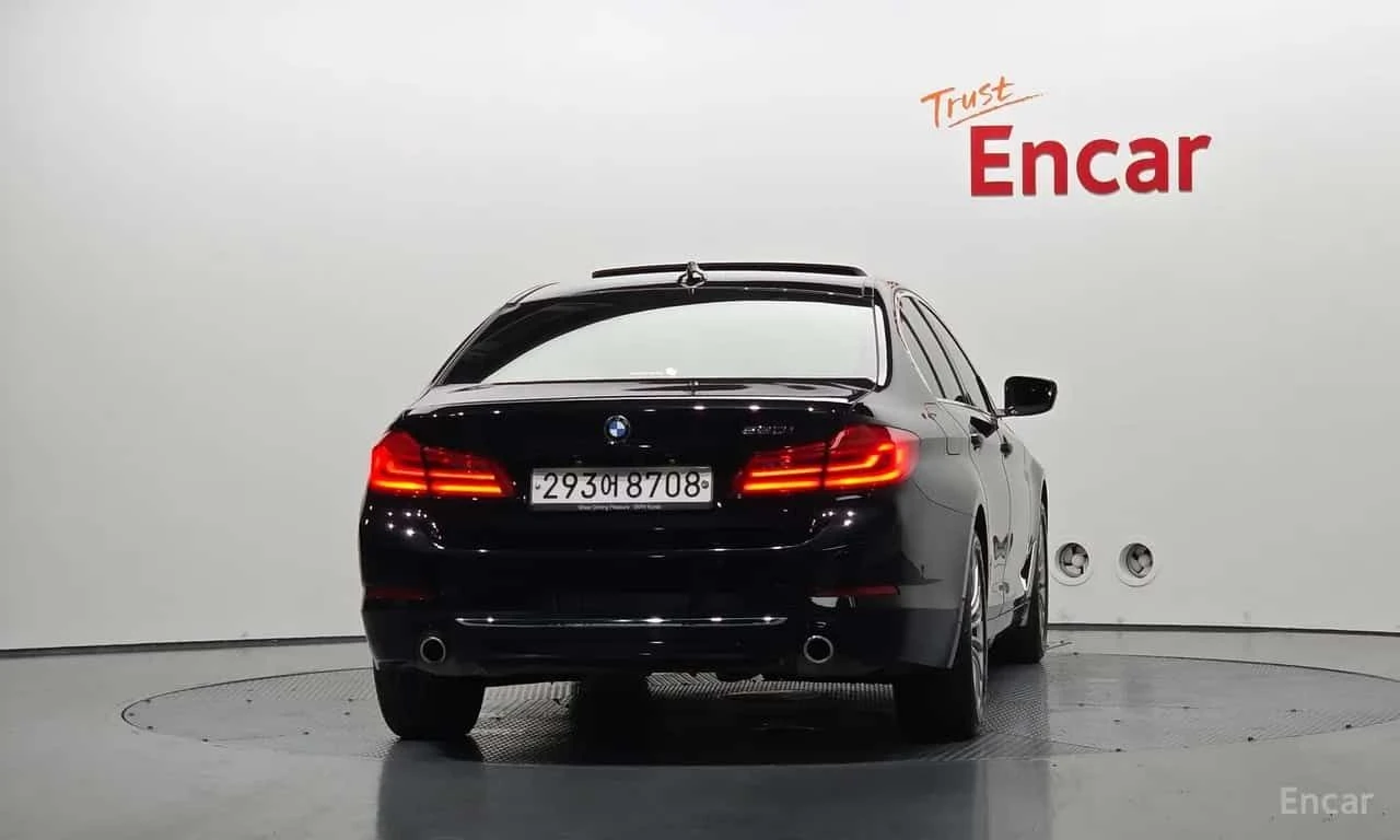 BMW 520 * 520i Luxury * DIGITAL * HEAD UP * DISTRONIC * , снимка 4 - Автомобили и джипове - 55570132