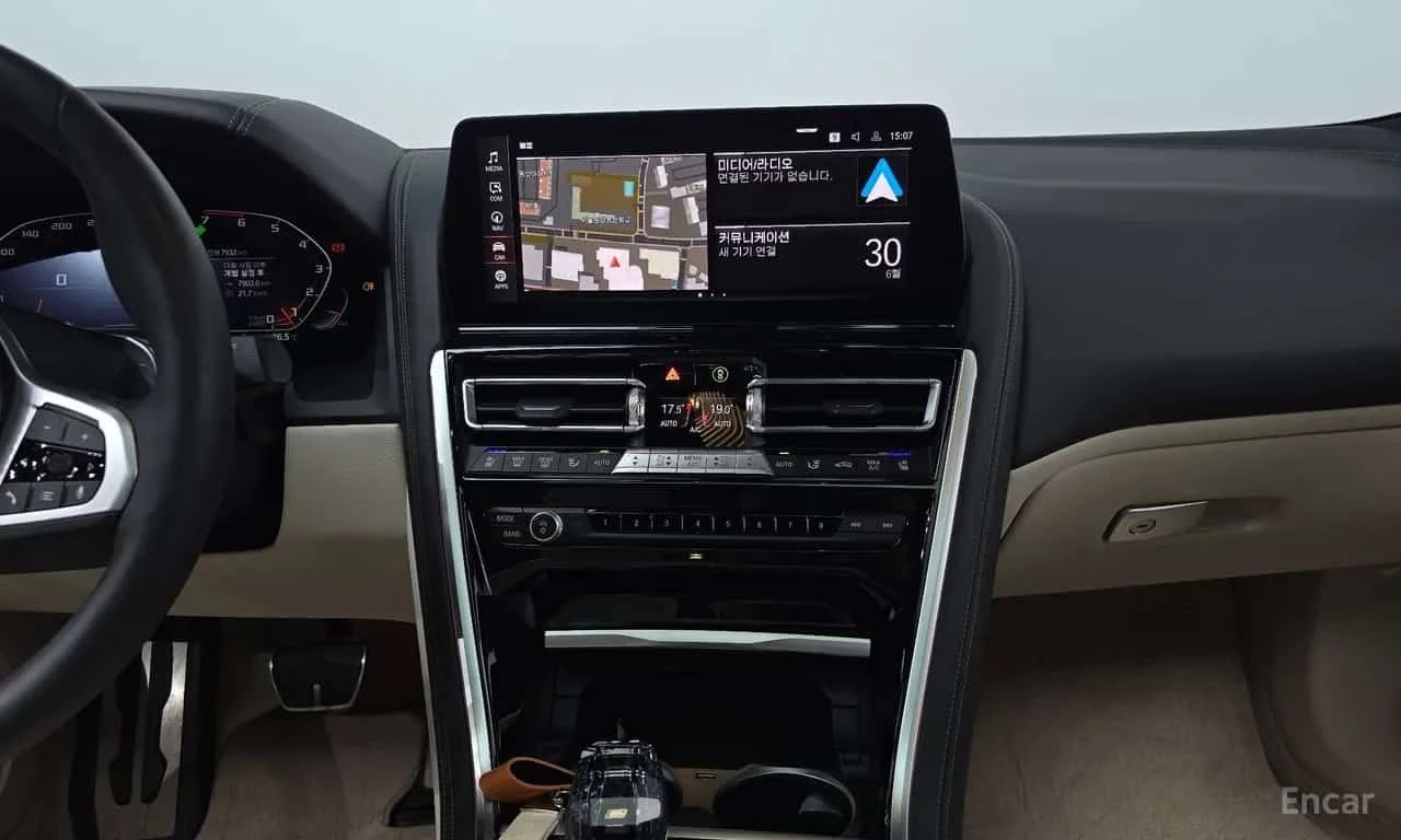 BMW 850 * M850i xDrive Gran Coupe * DISTRONIC * B&W, снимка 14 - Автомобили и джипове - 55615108