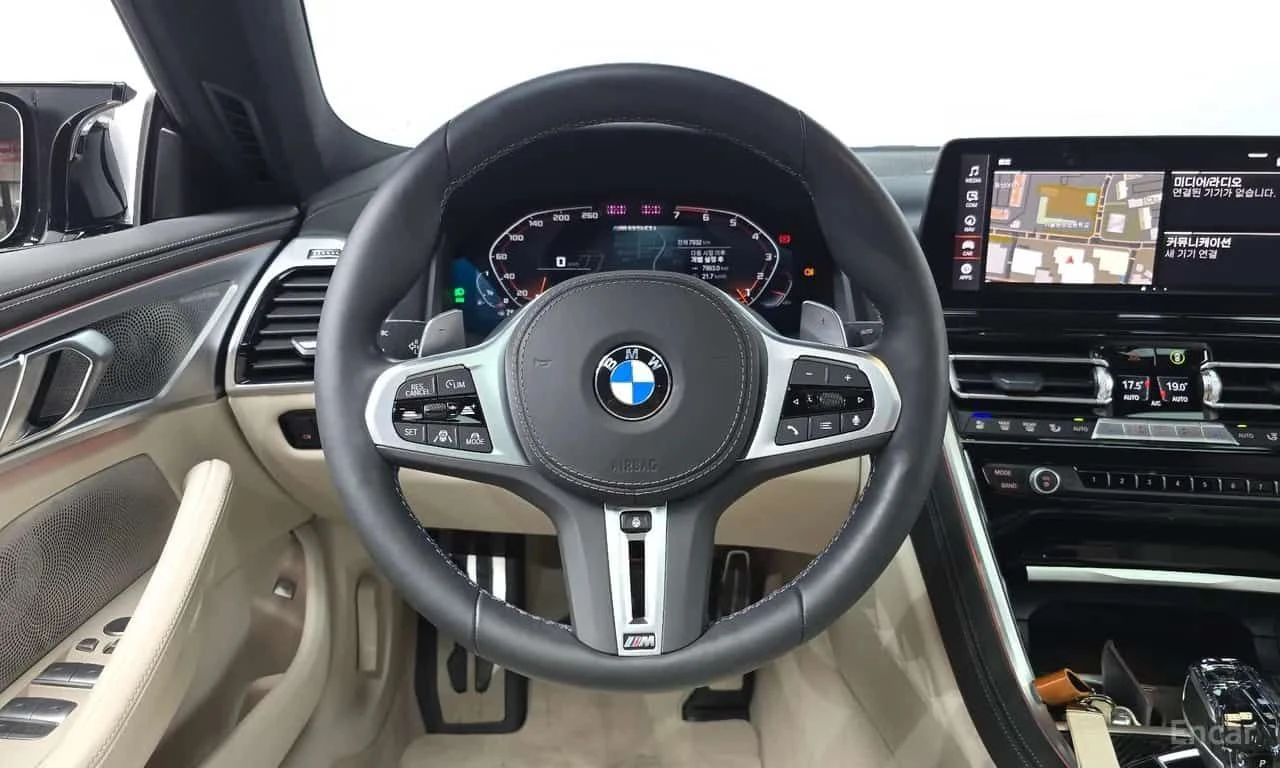 BMW 850 * M850i xDrive Gran Coupe * DISTRONIC * B&W, снимка 13 - Автомобили и джипове - 55615108
