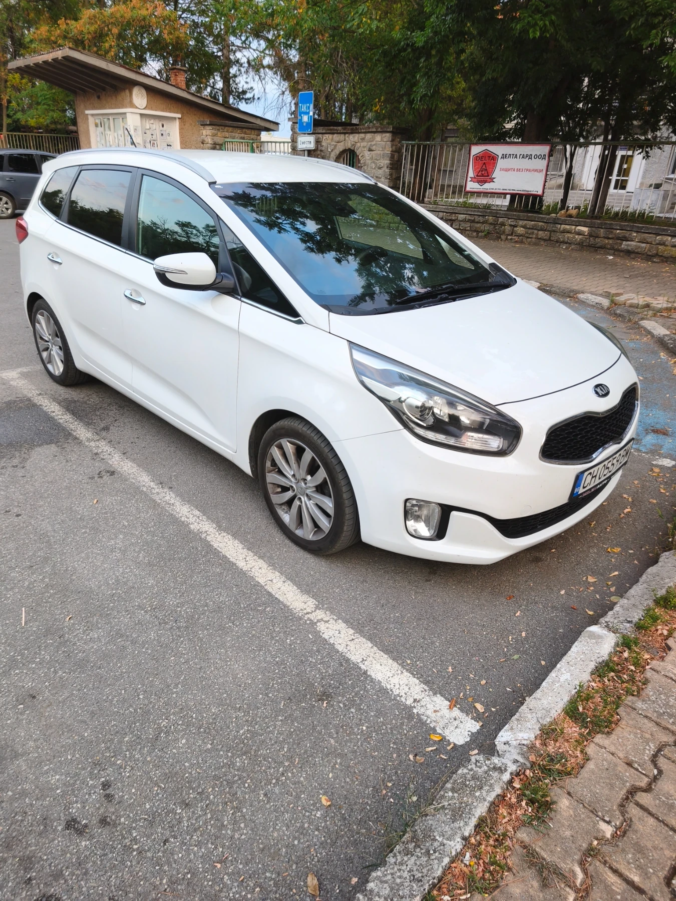 Kia Carens CRDI, снимка 10 - Автомобили и джипове - 55966459