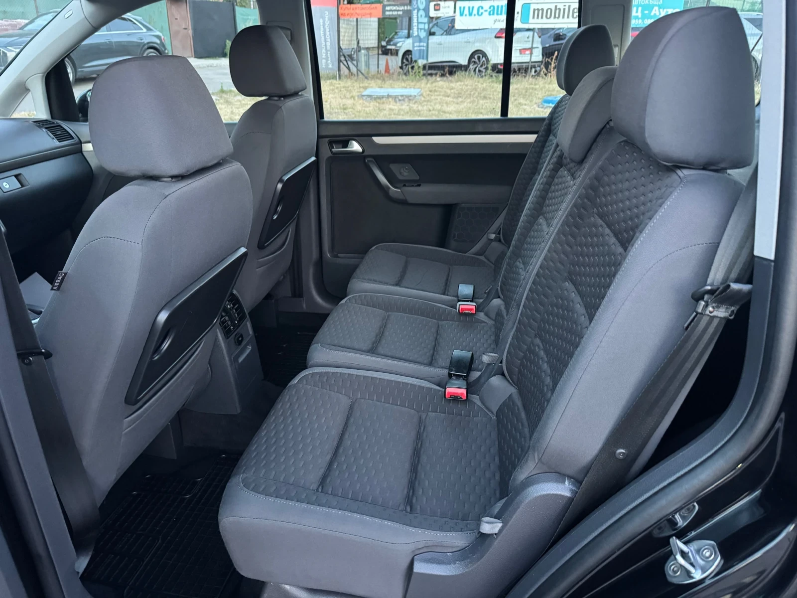 VW Touran 2.0TDi DSG, снимка 11 - Автомобили и джипове - 56086435