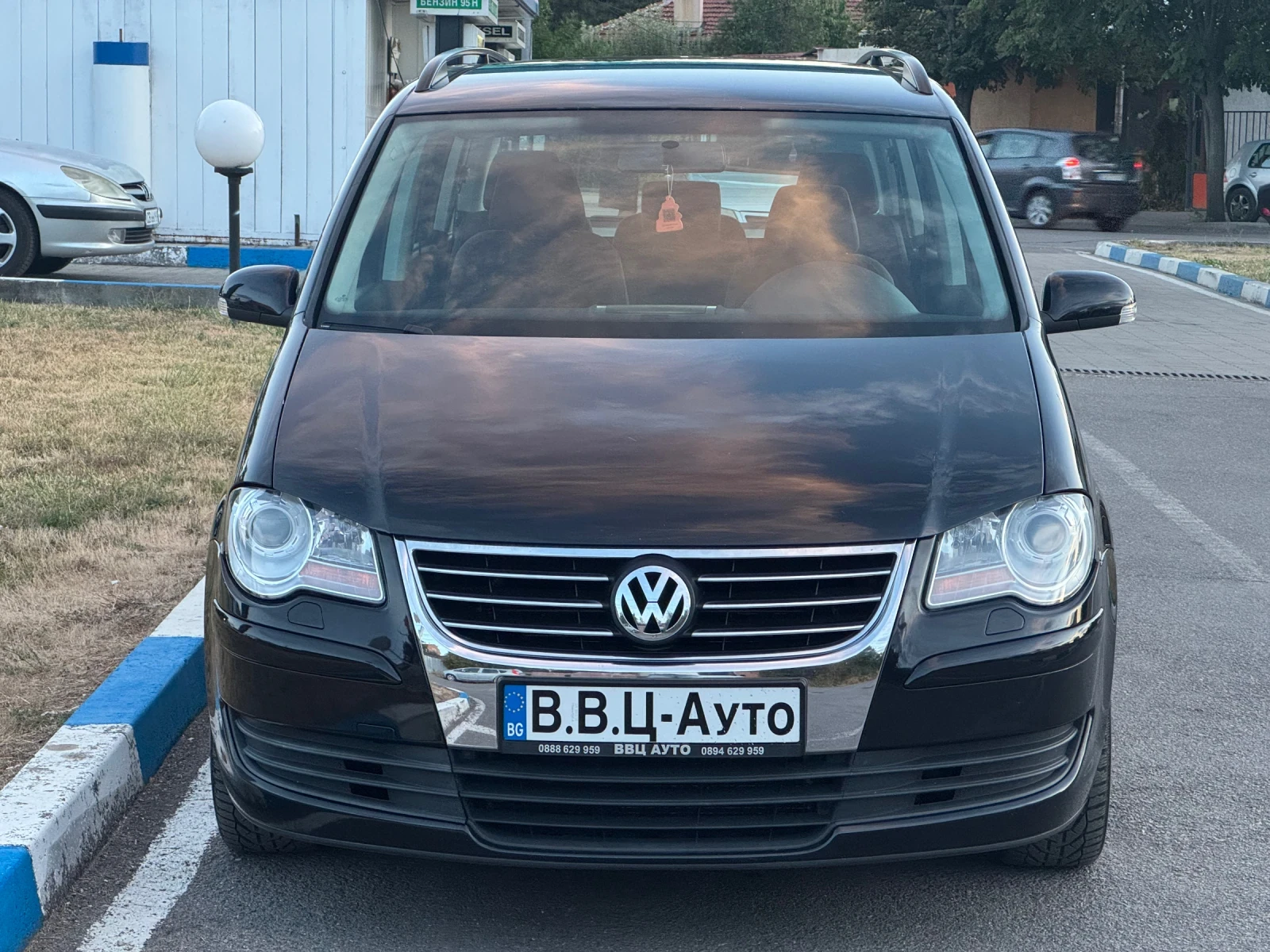 VW Touran 2.0TDi DSG, снимка 2 - Автомобили и джипове - 56086435