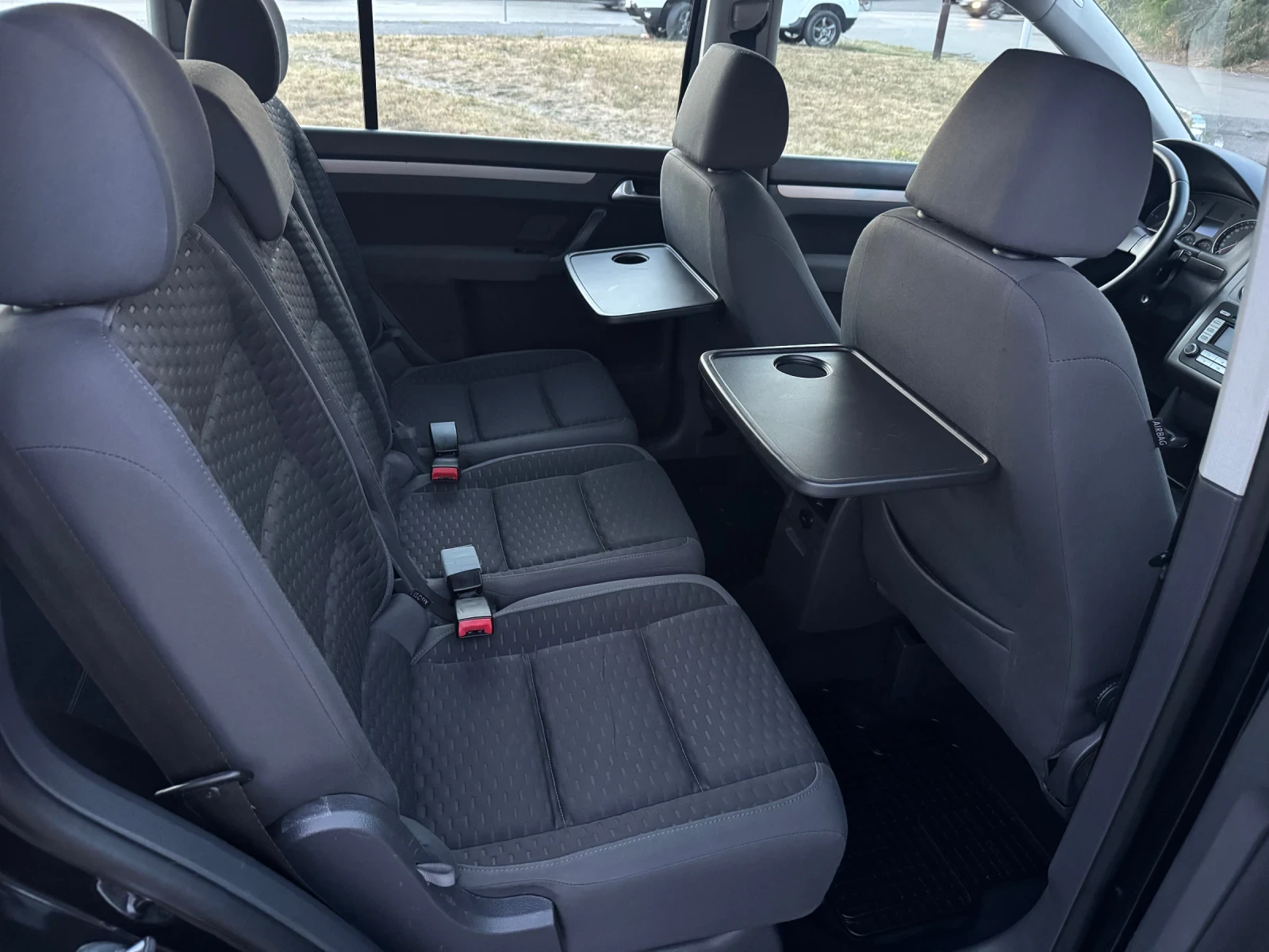VW Touran 2.0TDi DSG, снимка 12 - Автомобили и джипове - 56086435