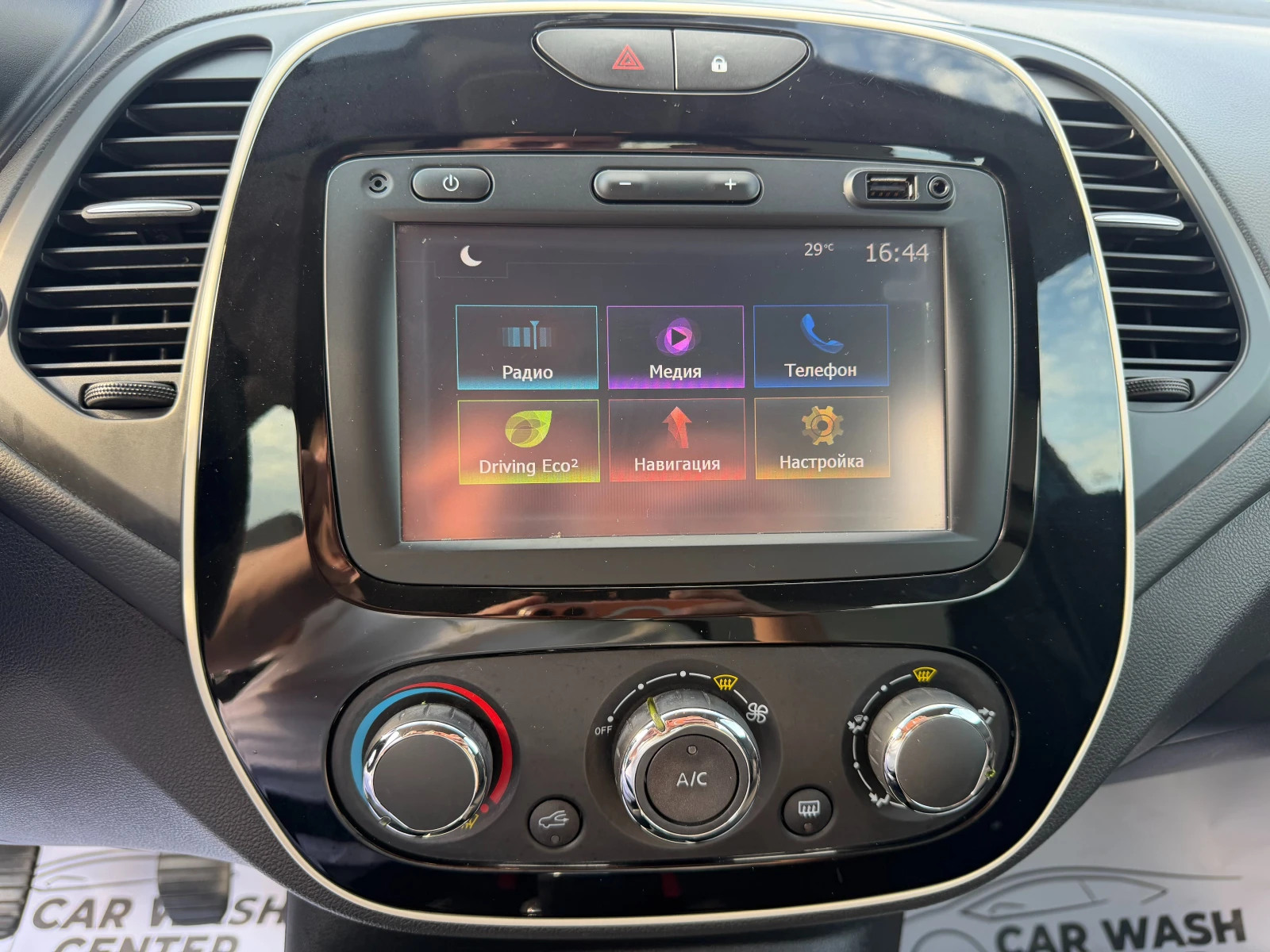 Renault Captur 0.9 TCE FACELIFT НАВИГАЦИЯ ПАРКТРОНИК ТОП , снимка 11 - Автомобили и джипове - 56159548