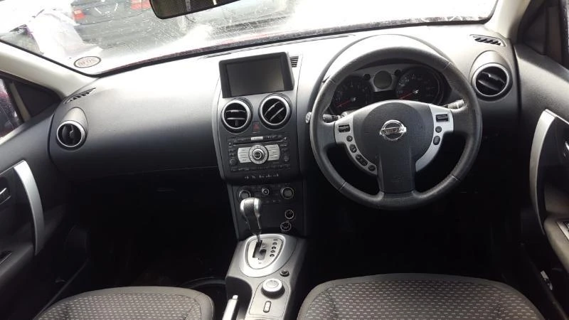 Nissan Qashqai 2.0 I АВТОМАТИК 4х4/1.6 i РЪЧКА, снимка 5 - Автомобили и джипове - 24963647