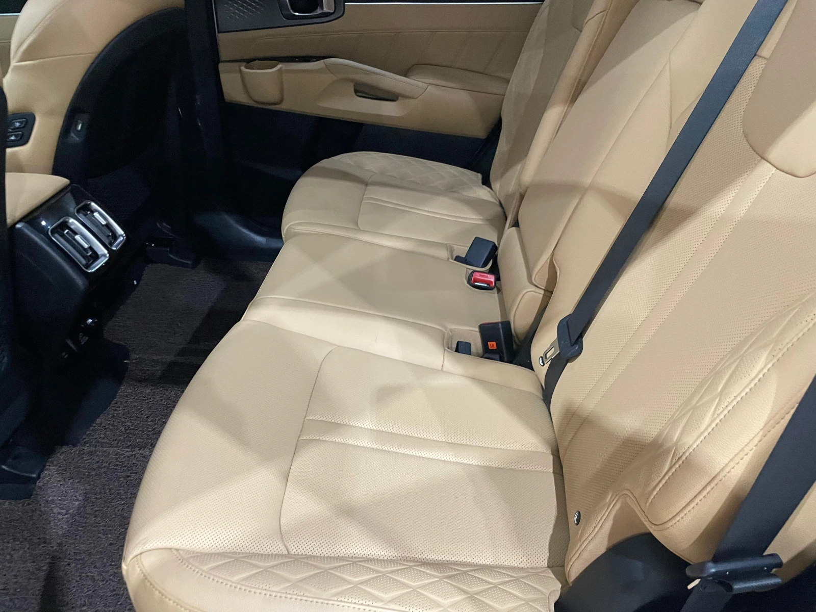 Kia Sorento 2.2D ! 4WD ! Gravity !, снимка 10 - Автомобили и джипове - 54149178