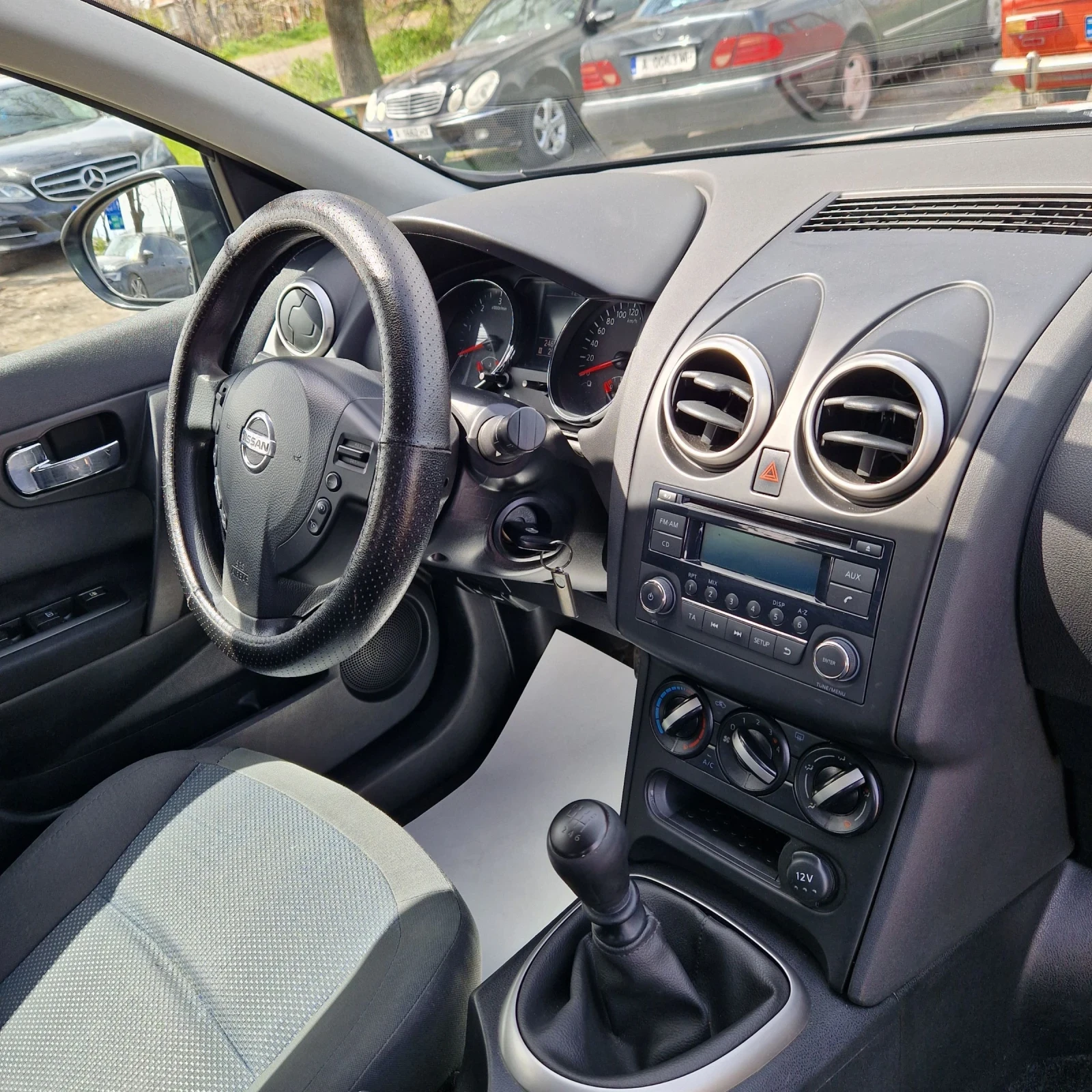 Nissan Qashqai 1.5DCI, снимка 12 - Автомобили и джипове - 54218555