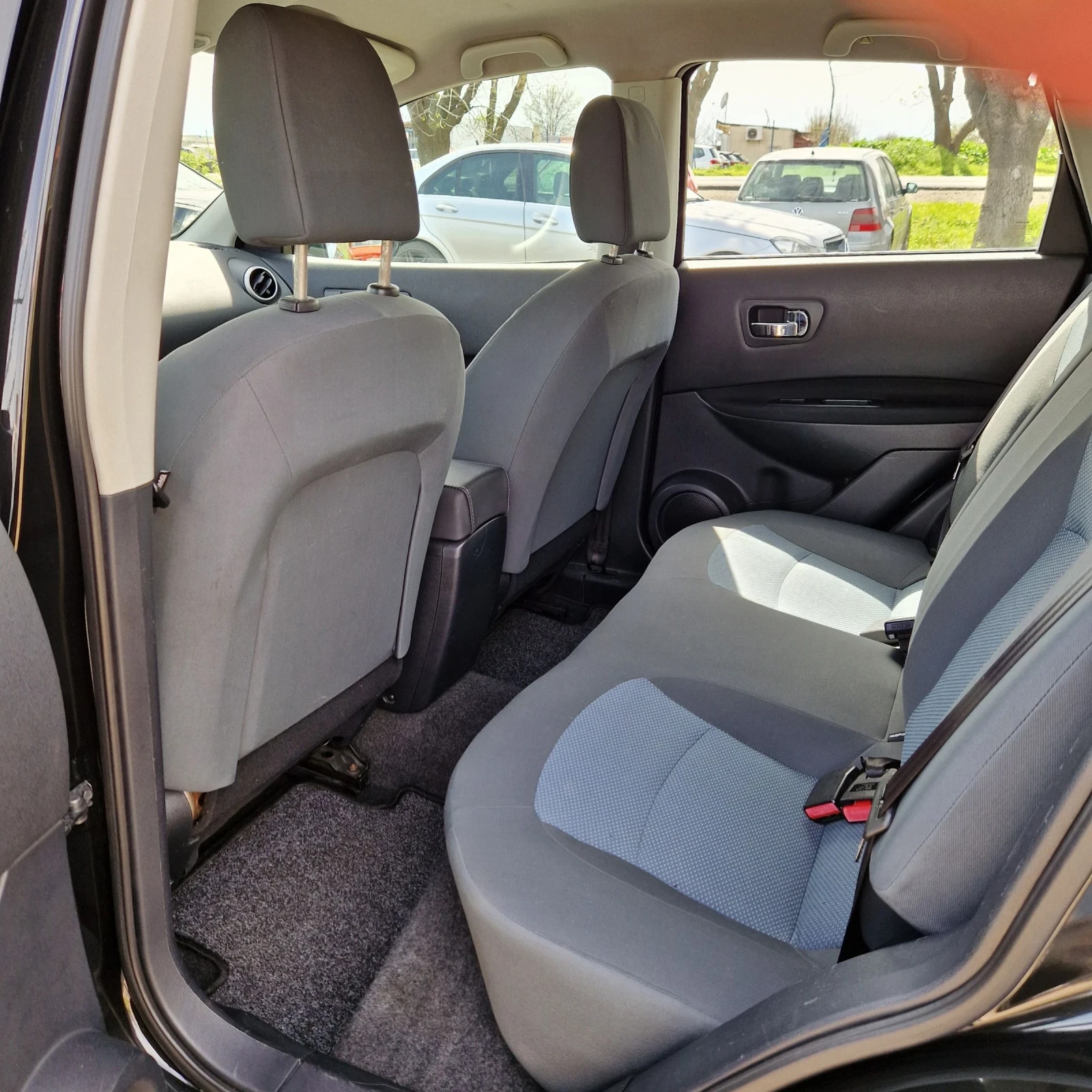 Nissan Qashqai 1.5DCI, снимка 13 - Автомобили и джипове - 54218555