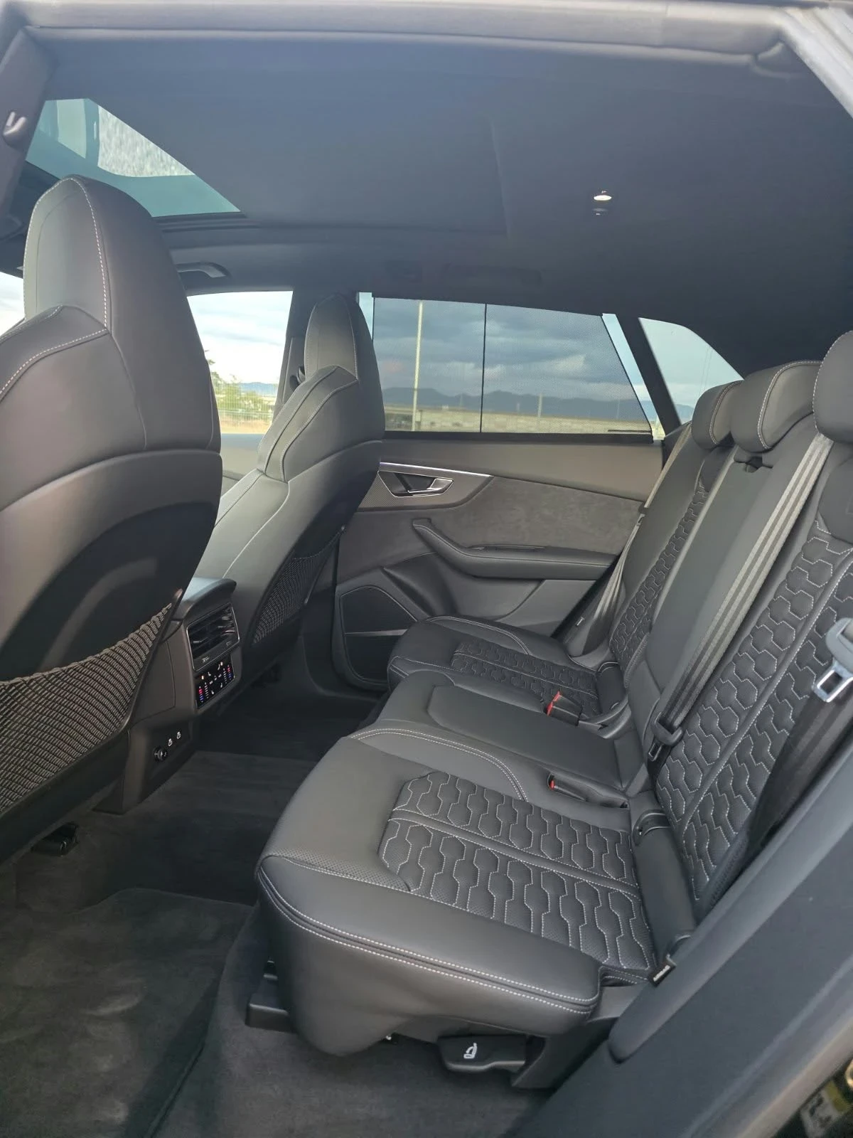 Audi RSQ8, снимка 12 - Автомобили и джипове - 56220295