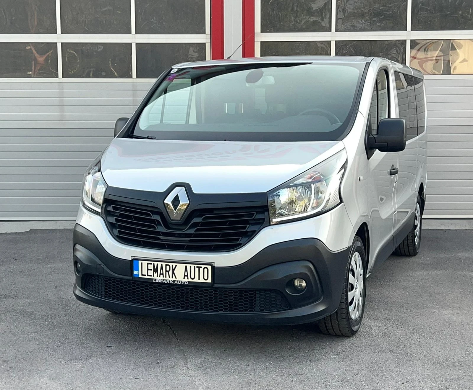 Renault Trafic 1.6DCI KLIMATIK 9-МЕСТЕН 6-СКОРОСТИ EVRO 6B ЛИЗИНГ - изображение 4