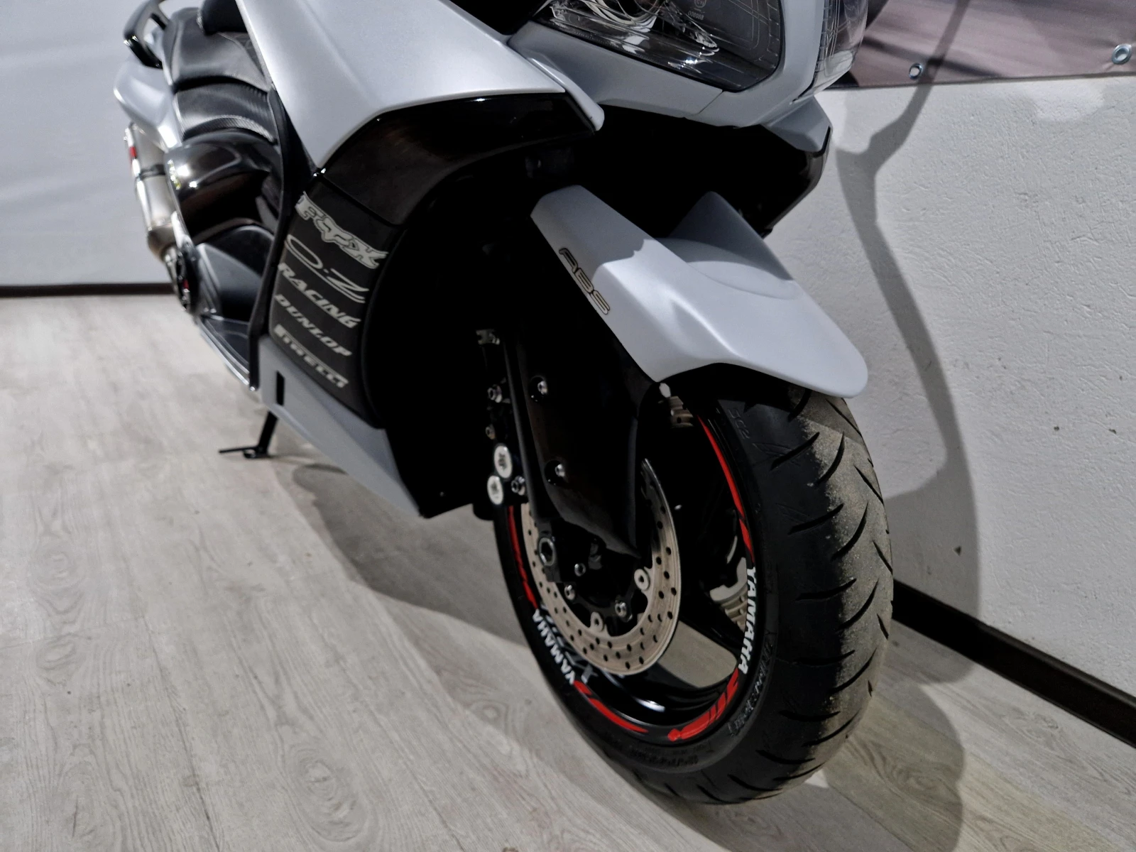 Yamaha T-max 530ie BLACK MAX2013г.!ABS! AKRAPOVIC!, снимка 9 - Мотоциклети и мототехника - 54498618