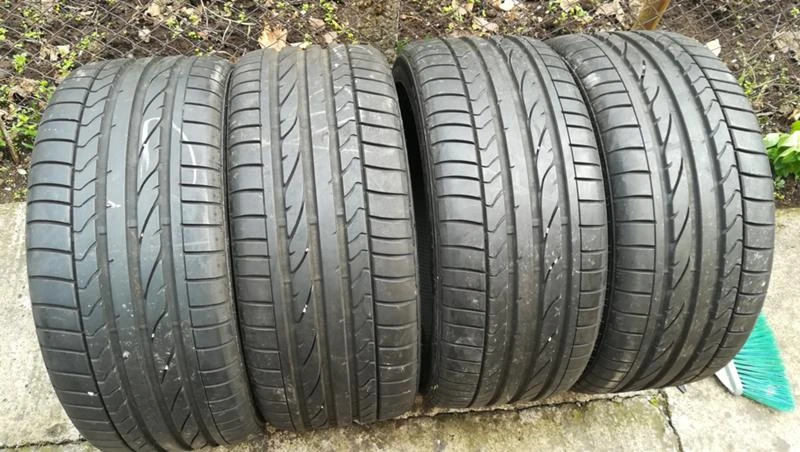 Гуми Летни 245/40R18, снимка 1 - Гуми и джанти - 26825380