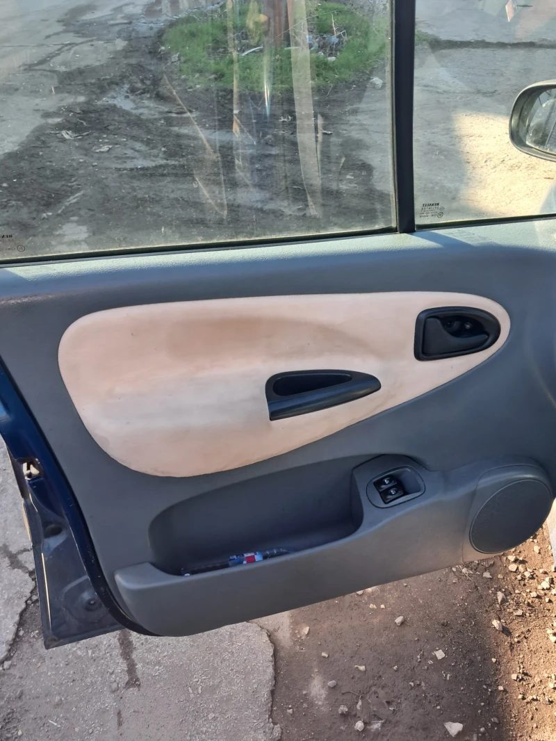 Renault Scenic, снимка 9 - Автомобили и джипове - 48744559