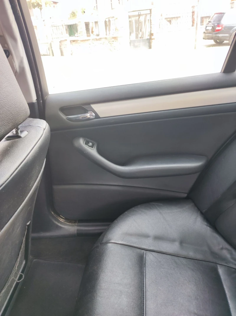 BMW 330, снимка 14 - Автомобили и джипове - 51881733